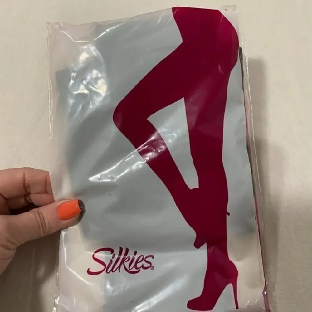 Silkies Dark Brown Microfiber Tights NWT Size‎ Medium